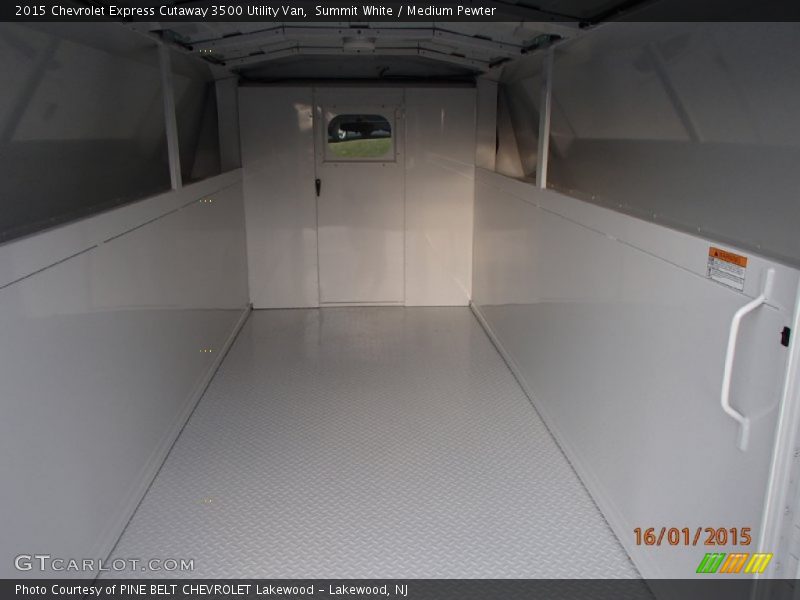 Summit White / Medium Pewter 2015 Chevrolet Express Cutaway 3500 Utility Van