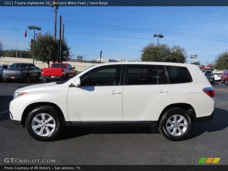 Blizzard White Pearl / Sand Beige 2011 Toyota Highlander SE