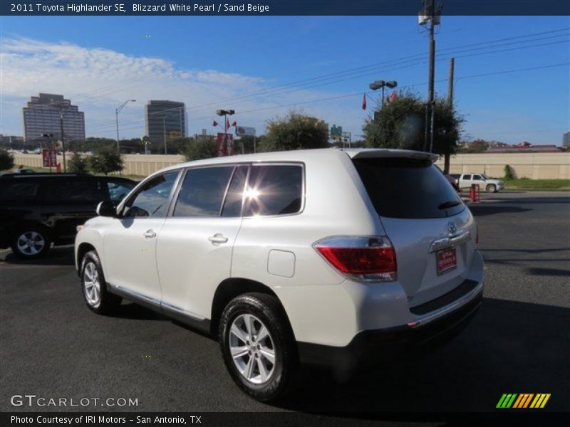 Blizzard White Pearl / Sand Beige 2011 Toyota Highlander SE