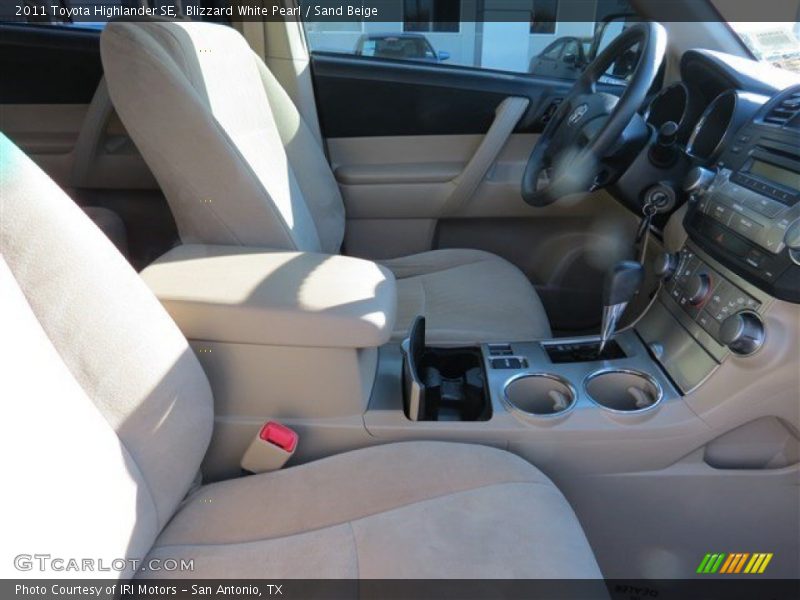 Blizzard White Pearl / Sand Beige 2011 Toyota Highlander SE