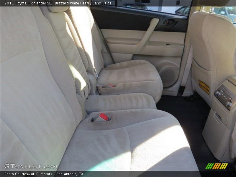 Blizzard White Pearl / Sand Beige 2011 Toyota Highlander SE