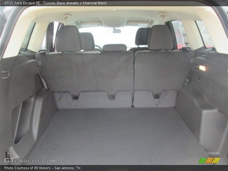 Tuxedo Black Metallic / Charcoal Black 2015 Ford Escape SE