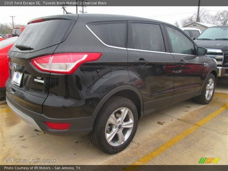 Tuxedo Black Metallic / Charcoal Black 2015 Ford Escape SE