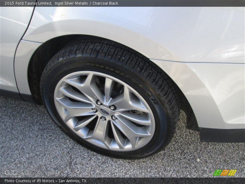 Ingot Silver Metallic / Charcoal Black 2015 Ford Taurus Limited