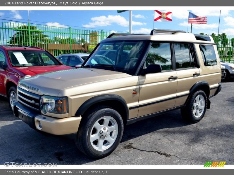 Front 3/4 View of 2004 Discovery SE