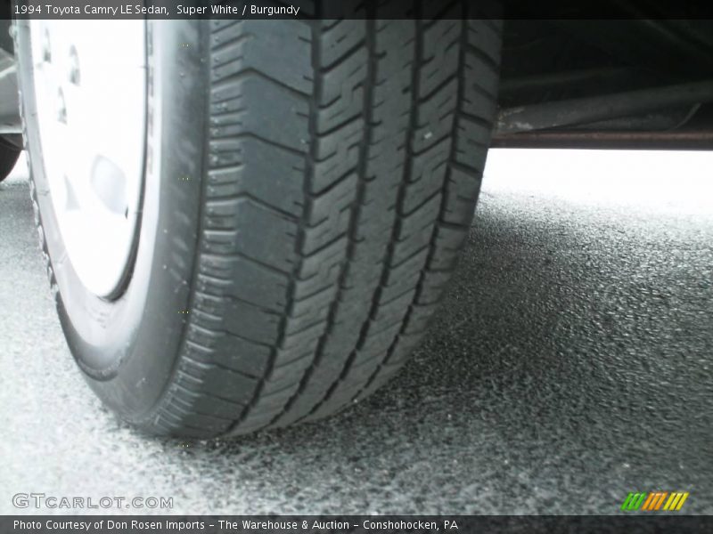 Super White / Burgundy 1994 Toyota Camry LE Sedan