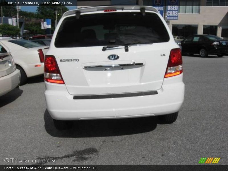 Clear White / Gray 2006 Kia Sorento LX