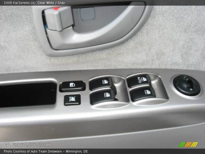 Clear White / Gray 2006 Kia Sorento LX