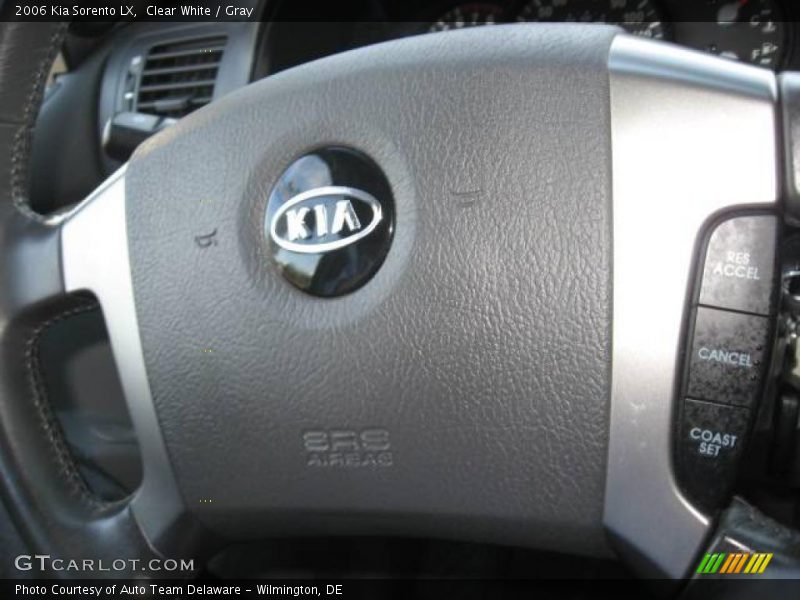 Clear White / Gray 2006 Kia Sorento LX