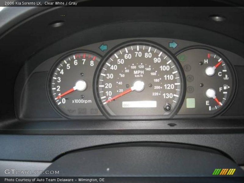 Clear White / Gray 2006 Kia Sorento LX