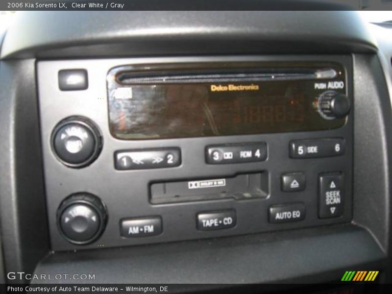 Clear White / Gray 2006 Kia Sorento LX