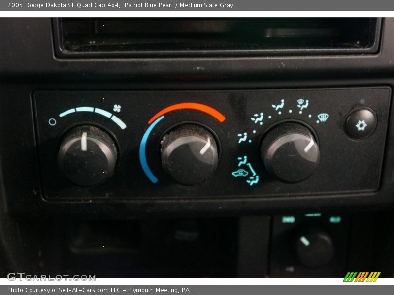Patriot Blue Pearl / Medium Slate Gray 2005 Dodge Dakota ST Quad Cab 4x4