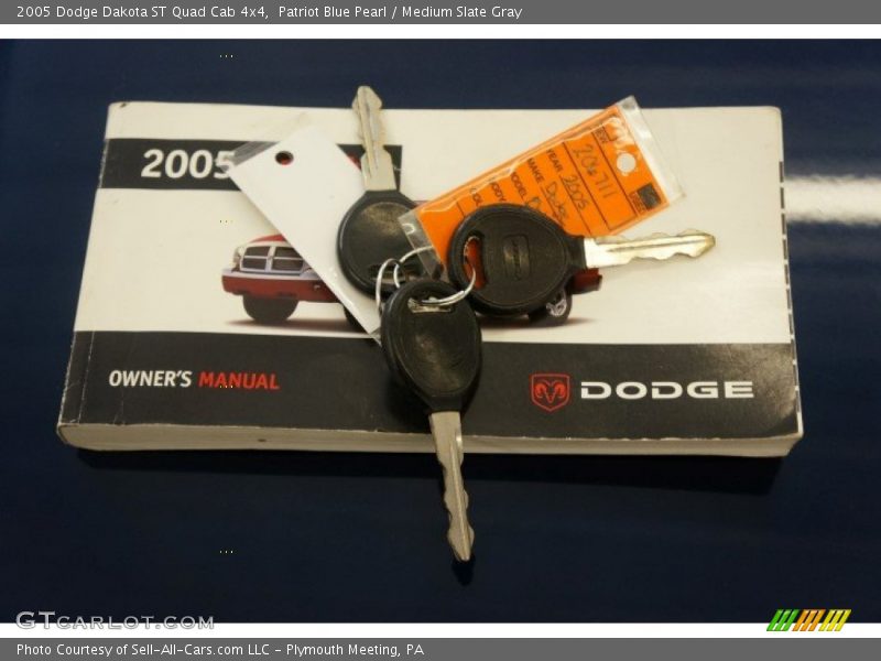Patriot Blue Pearl / Medium Slate Gray 2005 Dodge Dakota ST Quad Cab 4x4