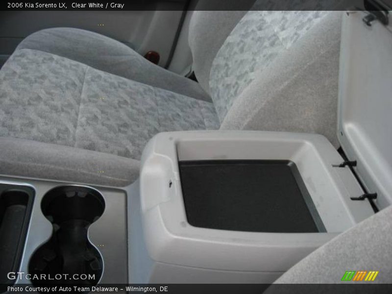Clear White / Gray 2006 Kia Sorento LX