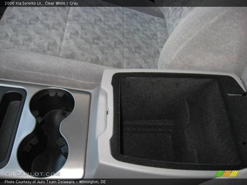 Clear White / Gray 2006 Kia Sorento LX