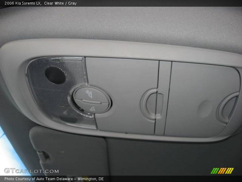 Clear White / Gray 2006 Kia Sorento LX