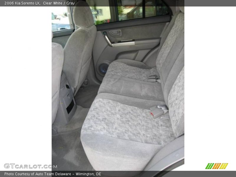 Clear White / Gray 2006 Kia Sorento LX