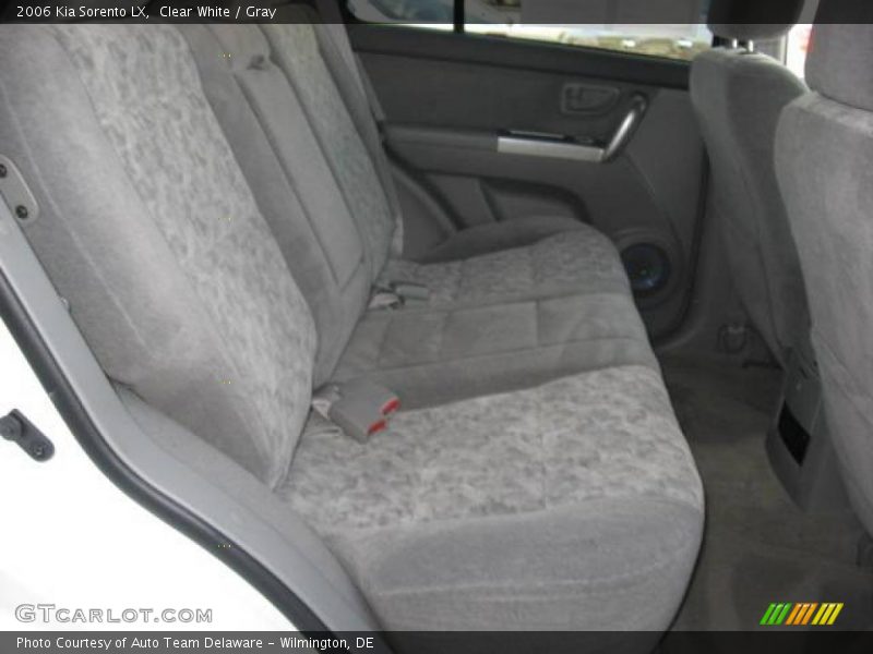 Clear White / Gray 2006 Kia Sorento LX