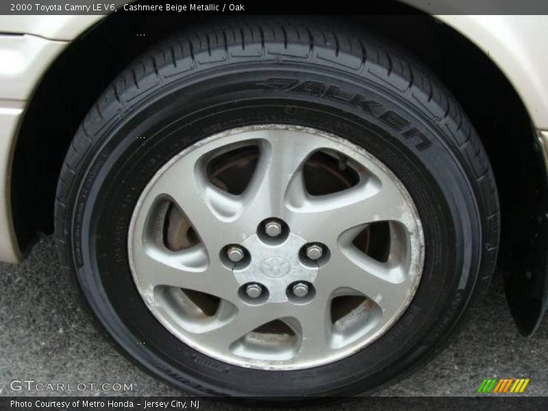 Cashmere Beige Metallic / Oak 2000 Toyota Camry LE V6