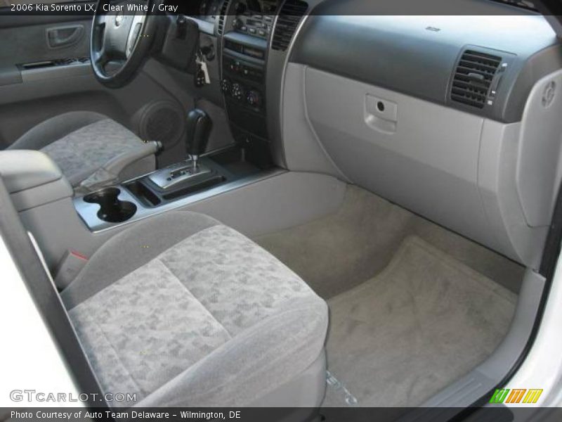 Clear White / Gray 2006 Kia Sorento LX