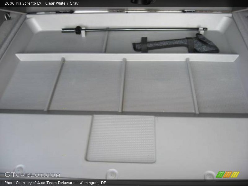 Clear White / Gray 2006 Kia Sorento LX