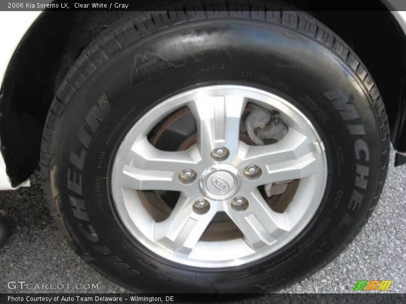 Clear White / Gray 2006 Kia Sorento LX