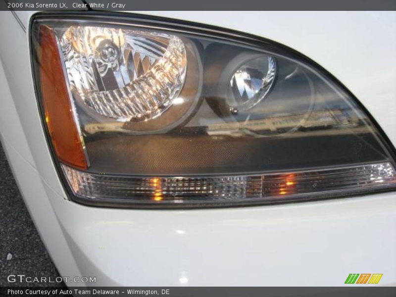 Clear White / Gray 2006 Kia Sorento LX