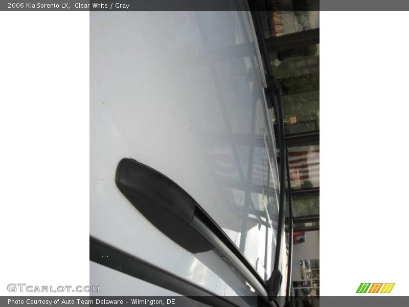 Clear White / Gray 2006 Kia Sorento LX