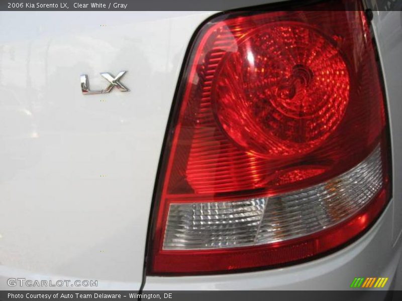 Clear White / Gray 2006 Kia Sorento LX