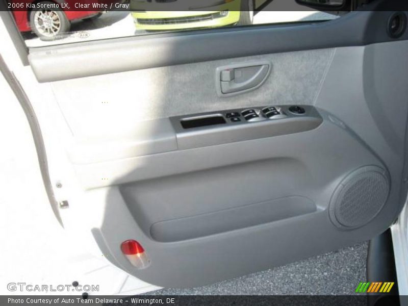 Clear White / Gray 2006 Kia Sorento LX