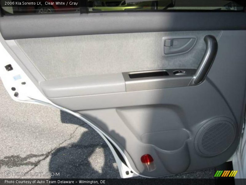 Clear White / Gray 2006 Kia Sorento LX