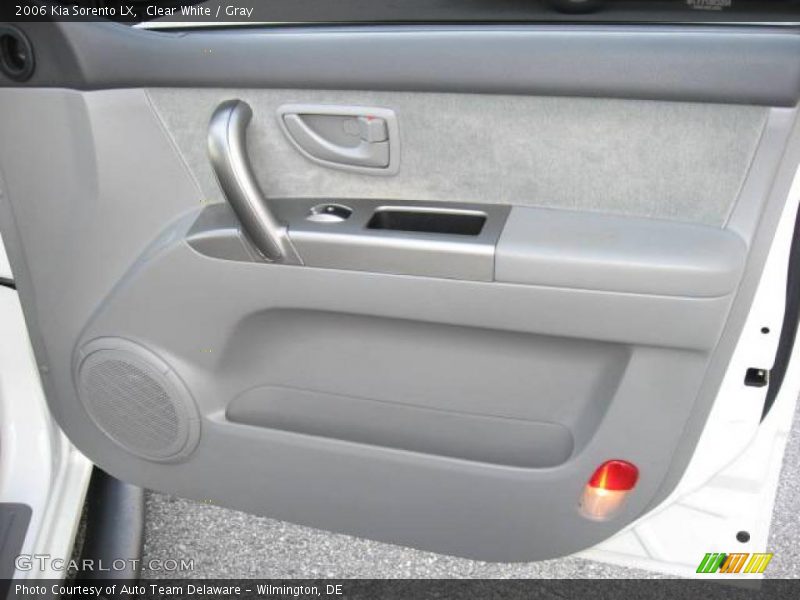 Clear White / Gray 2006 Kia Sorento LX