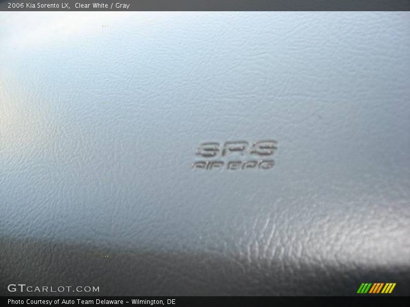 Clear White / Gray 2006 Kia Sorento LX