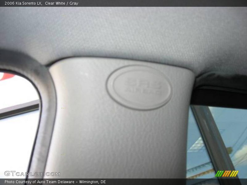 Clear White / Gray 2006 Kia Sorento LX