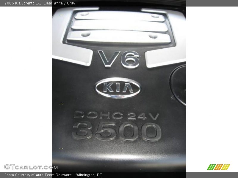 Clear White / Gray 2006 Kia Sorento LX