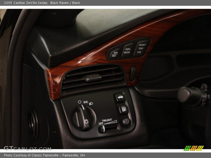 Controls of 2005 DeVille Sedan