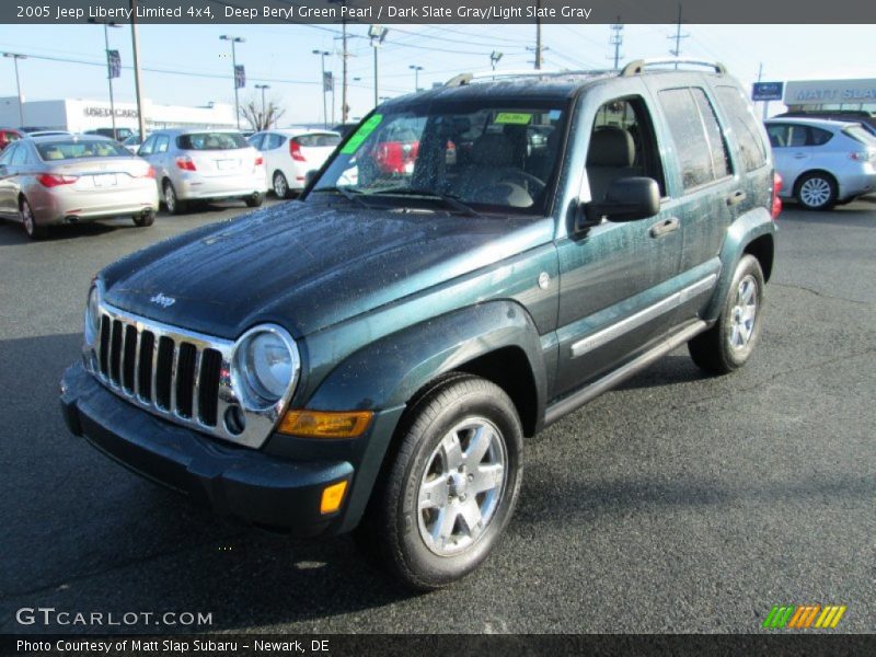Front 3/4 View of 2005 Liberty Limited 4x4