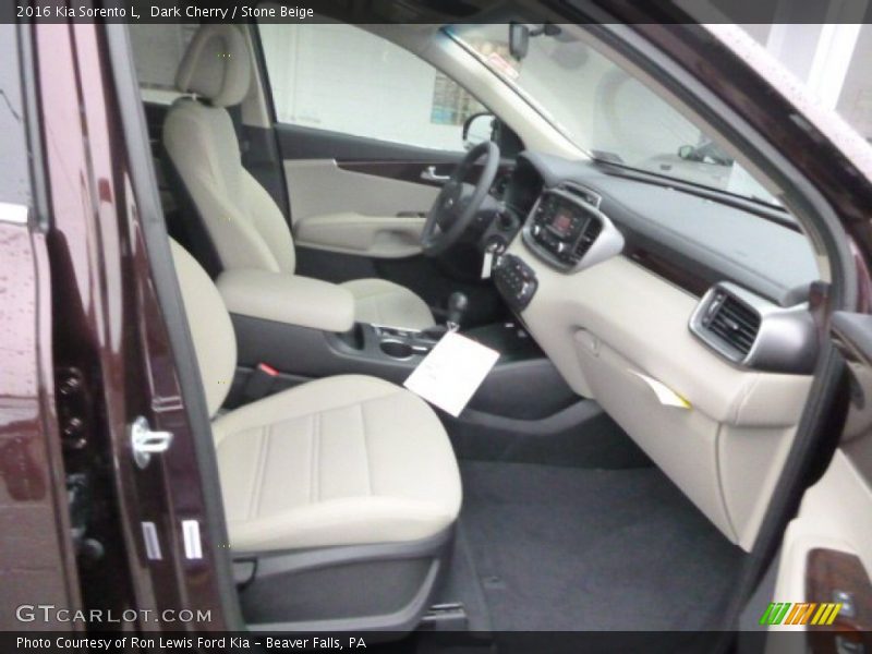 Front Seat of 2016 Sorento L