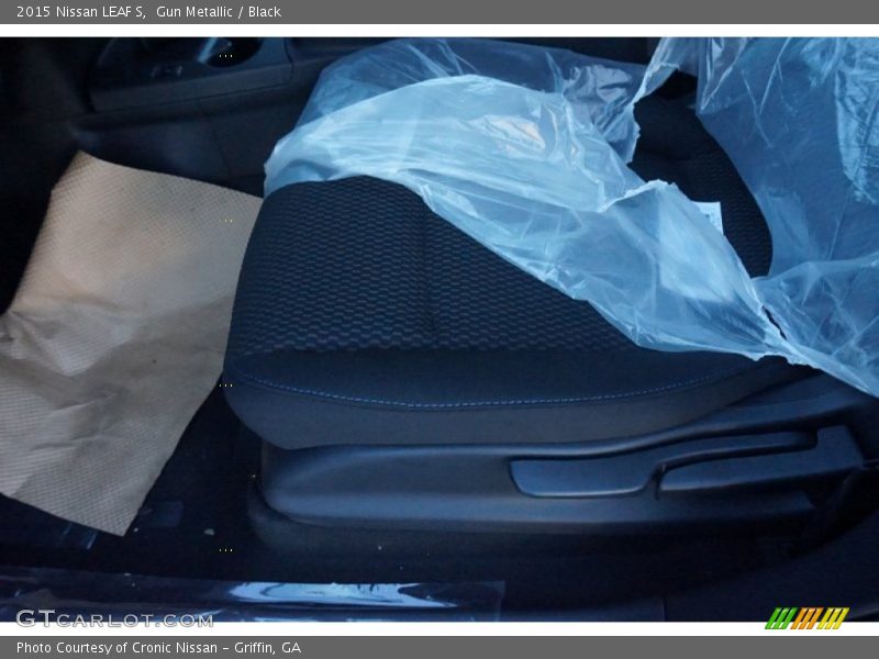 Gun Metallic / Black 2015 Nissan LEAF S