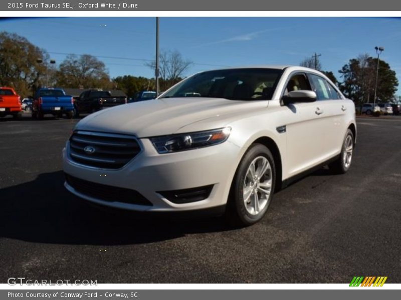 Oxford White / Dune 2015 Ford Taurus SEL