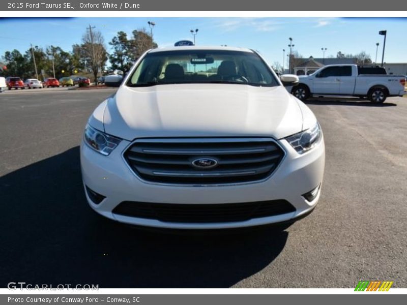 Oxford White / Dune 2015 Ford Taurus SEL