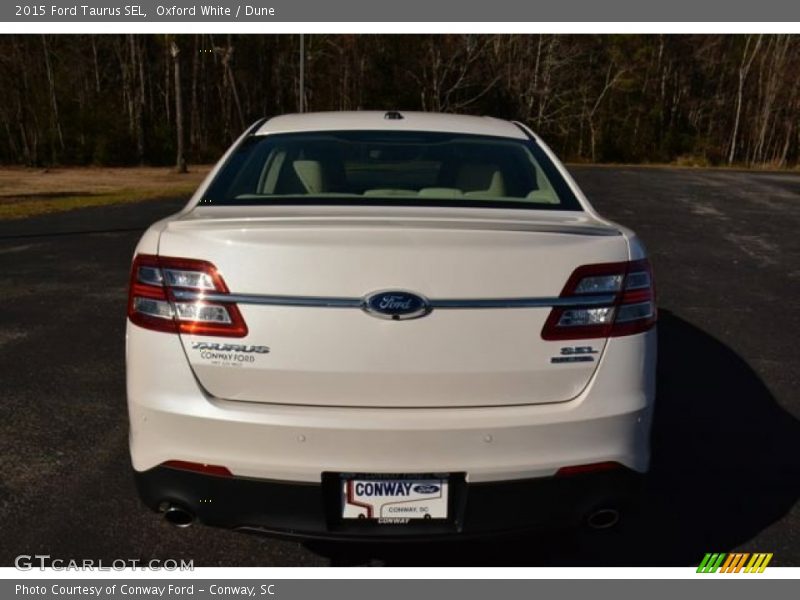 Oxford White / Dune 2015 Ford Taurus SEL