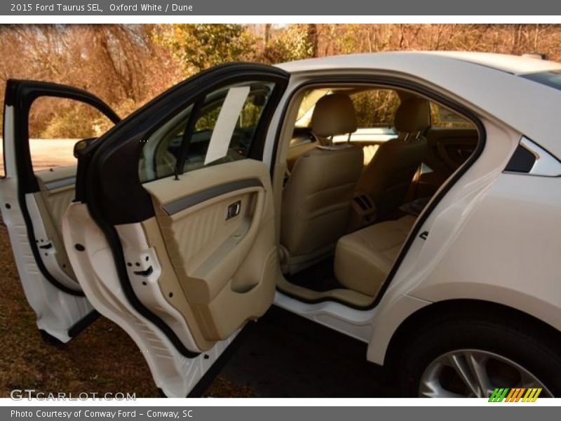 Oxford White / Dune 2015 Ford Taurus SEL
