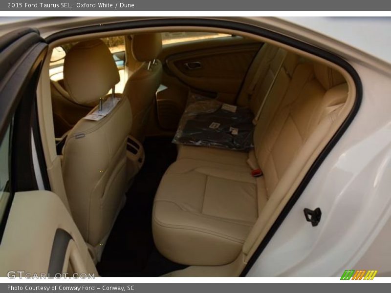 Oxford White / Dune 2015 Ford Taurus SEL