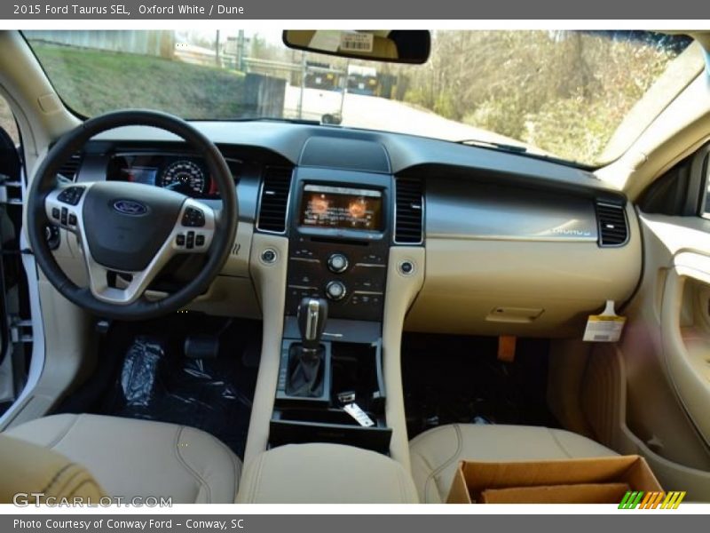 Oxford White / Dune 2015 Ford Taurus SEL