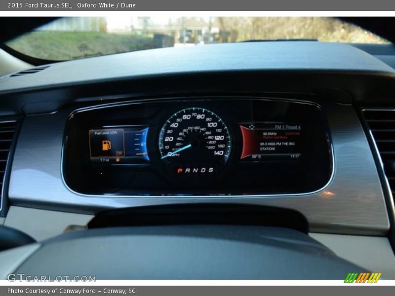 Oxford White / Dune 2015 Ford Taurus SEL
