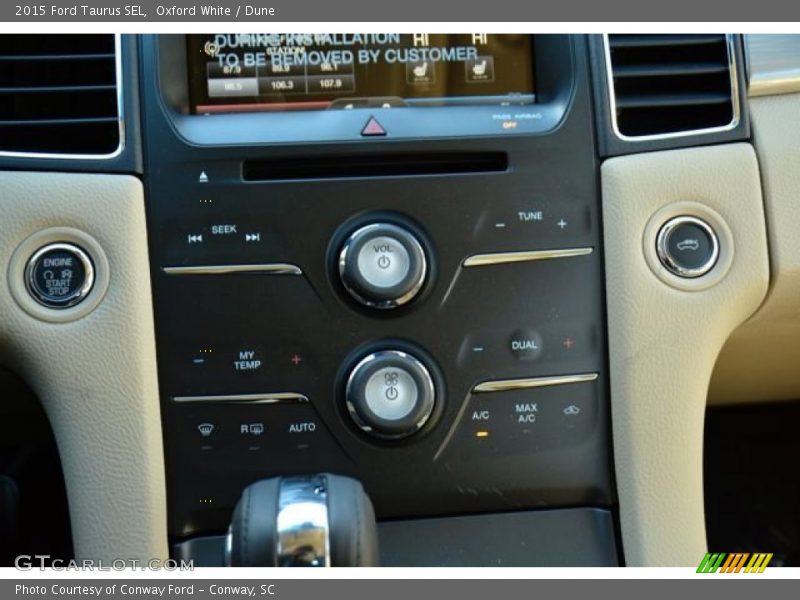 Oxford White / Dune 2015 Ford Taurus SEL