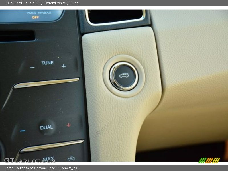 Oxford White / Dune 2015 Ford Taurus SEL