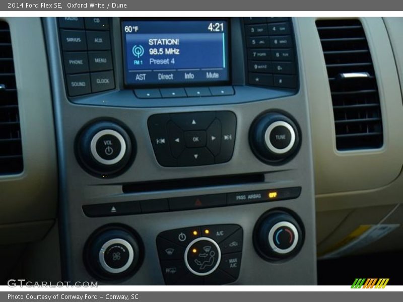 Oxford White / Dune 2014 Ford Flex SE