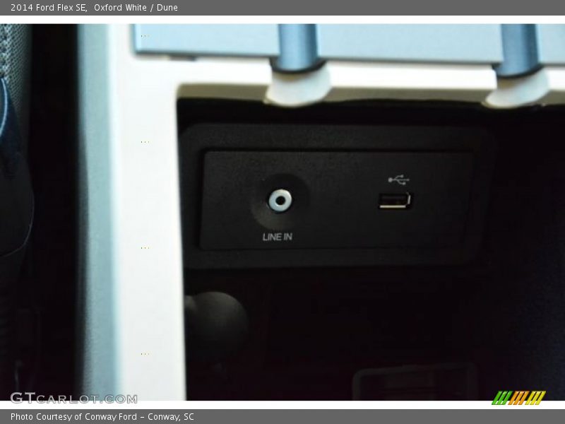 Oxford White / Dune 2014 Ford Flex SE
